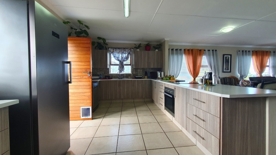 5 Bedroom Property for Sale in Dana Bay Western Cape